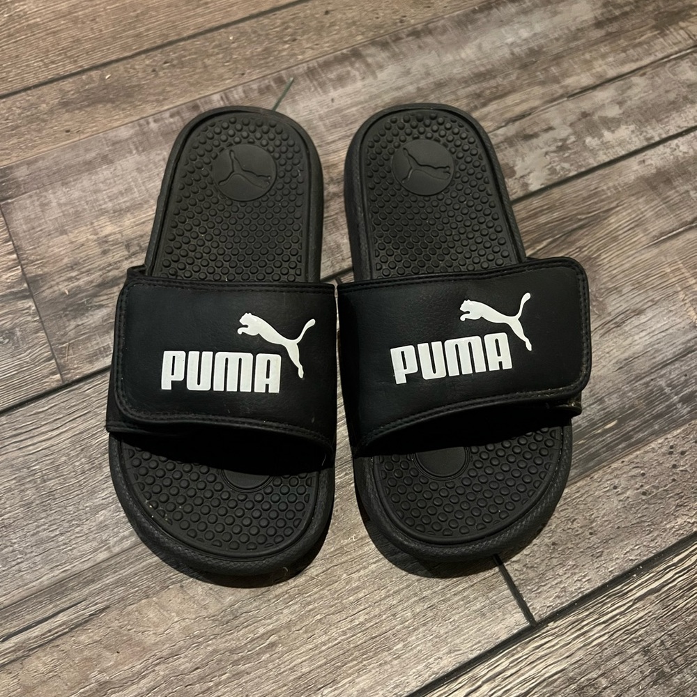 Boys Black and White Puma Slides US Size 2